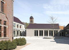 Zijaazicht schoolgebouw