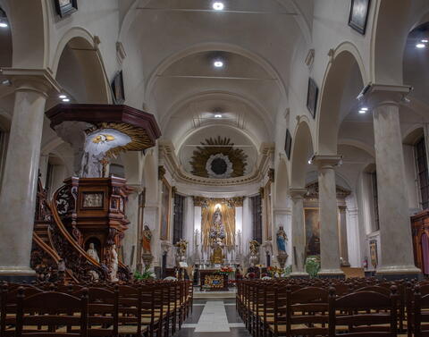 Knappe ledverlichting in kerk O.L.Vr. ter Sneeuw