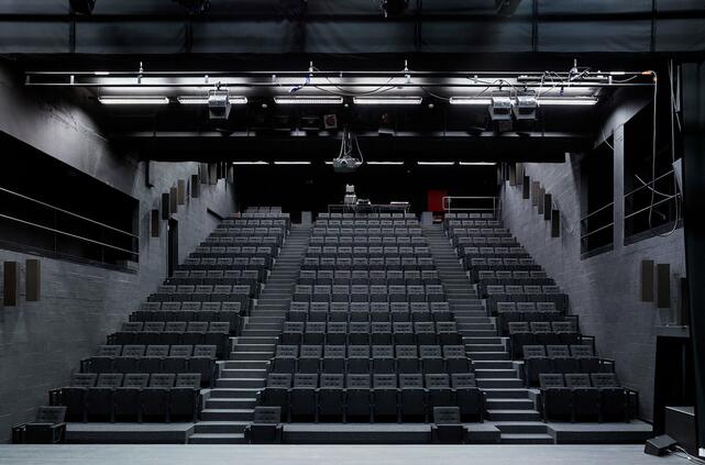Zicht zaal vanop podium