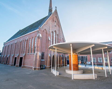 Buitenaanzicht met luifel