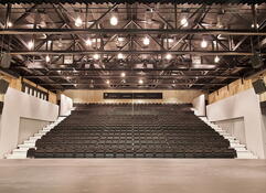 Zicht zaal vanop podium