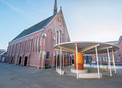 Buitenaanzicht met luifel
